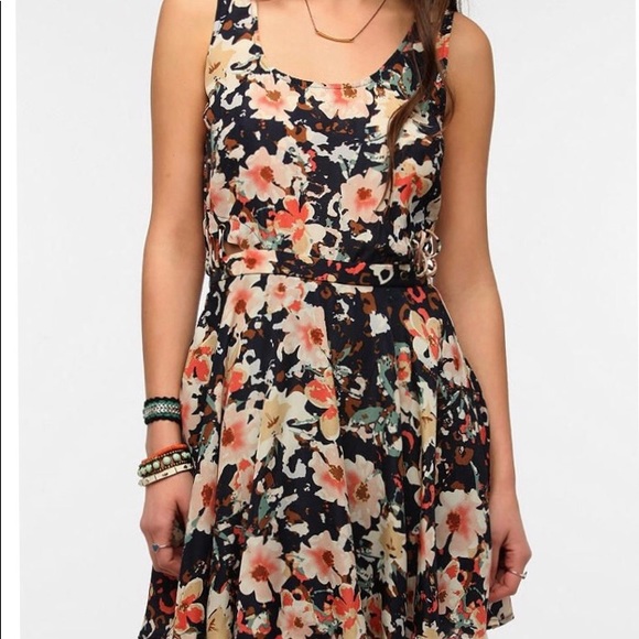 Floral Dress with cut-outs - Picture 2 of 5